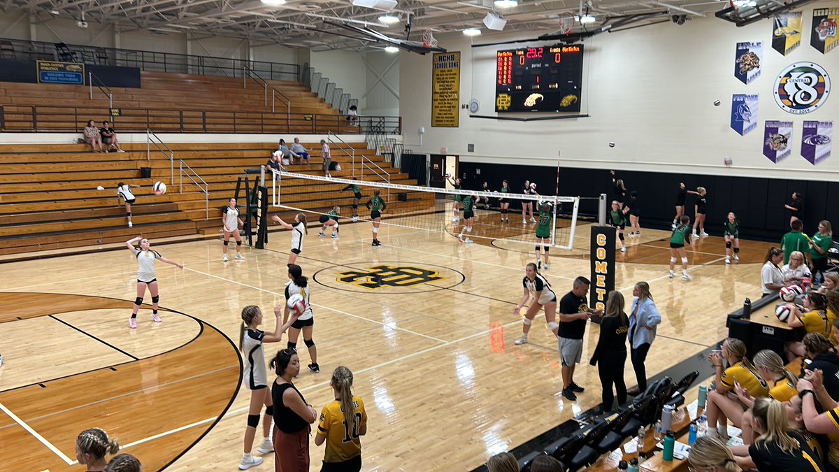 We’ve got frosh/JV/varsity volleyball against Dwight tonight in Comet Gym. Updates here throughout the night. 👇