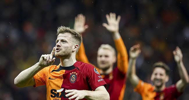 19Scofield05's tweet photo. Norveçli,norveçliyi,Norveçte😉😎
#galatasaray #icardi #midtsjo https://t.co/4mDPQIug7B