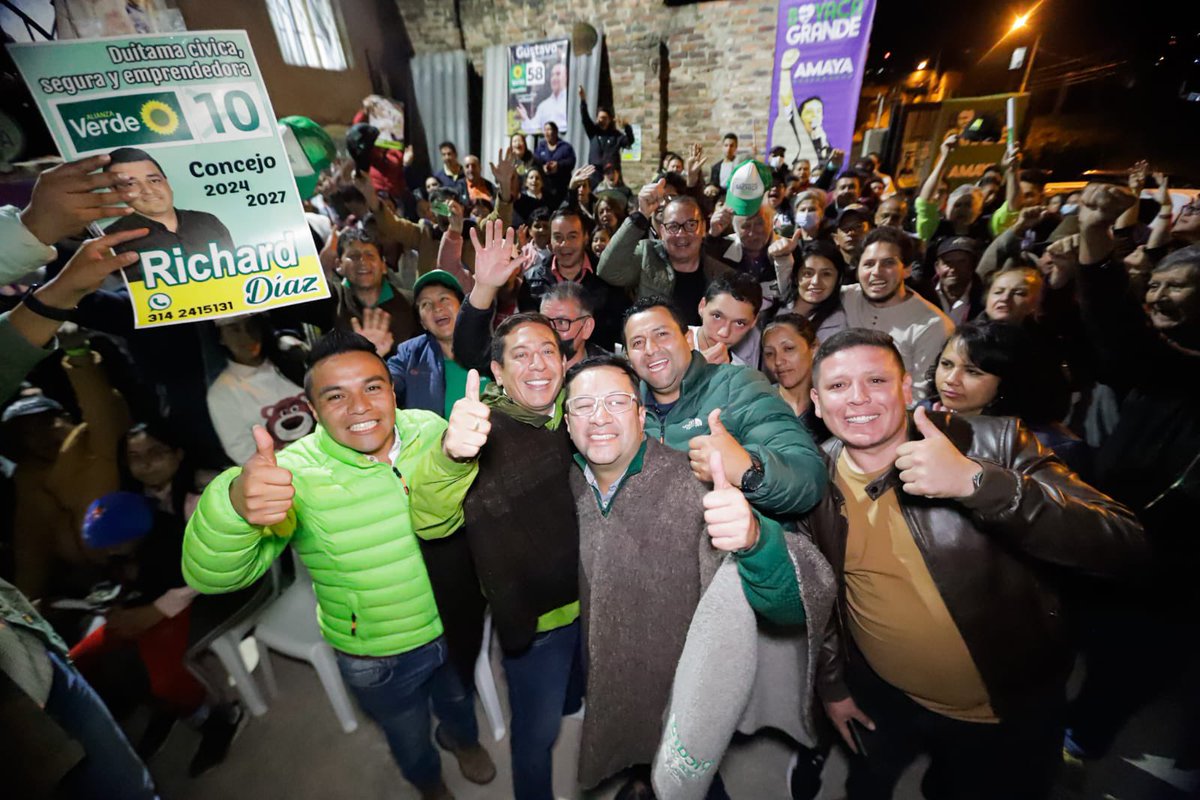 CarlosAmayaR's tweet photo. Llegamos a la vereda San Antonio Norte, sector San Carlos, de Duitama, con nuestro parcero @RicardoAlonsoRS.

Desde aquí, nos comprometemos con la Perla de Boyacá a que esta ciudad será motor de desarrollo, que generará empleo digno de la mano del sector privado y empresarial.

¡Vamos a trabajar por una ciudad segura con vías dignas y grandes escenarios culturales! ¡Una ciudad mejor para que este departamento salga adelante! 

#BoyacáGrande 💚💜🤍