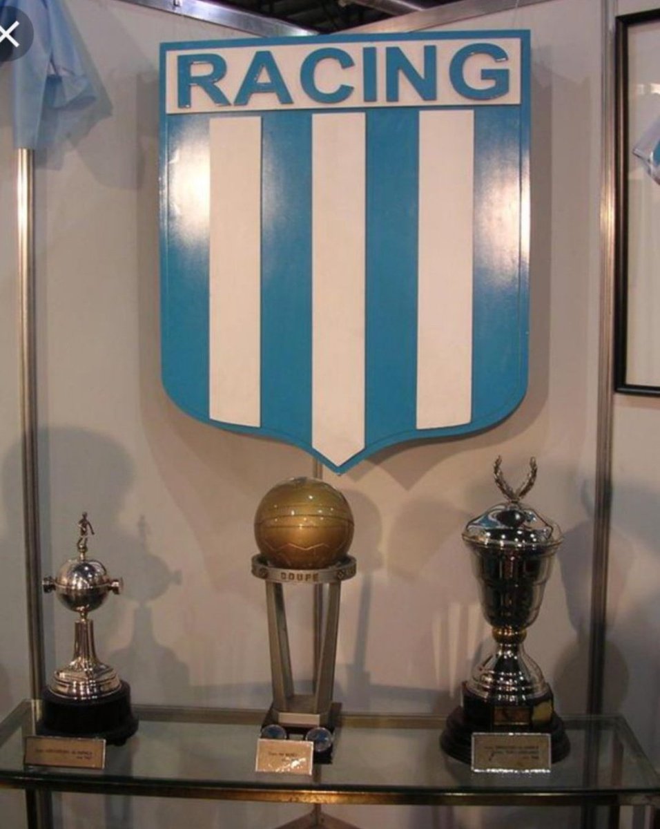 🚨[ÚLTIMO MOMENTO]🚨
Mientras se disputaba el partido de Boca vs Racing por la ida de los cuartos de final de la Libertadores, saqueadores entraron al museo del conjunto de Avellaneda y se llevaron la mayoría de los trofeos.
Esto fue lo único que dejaron, lamentable.