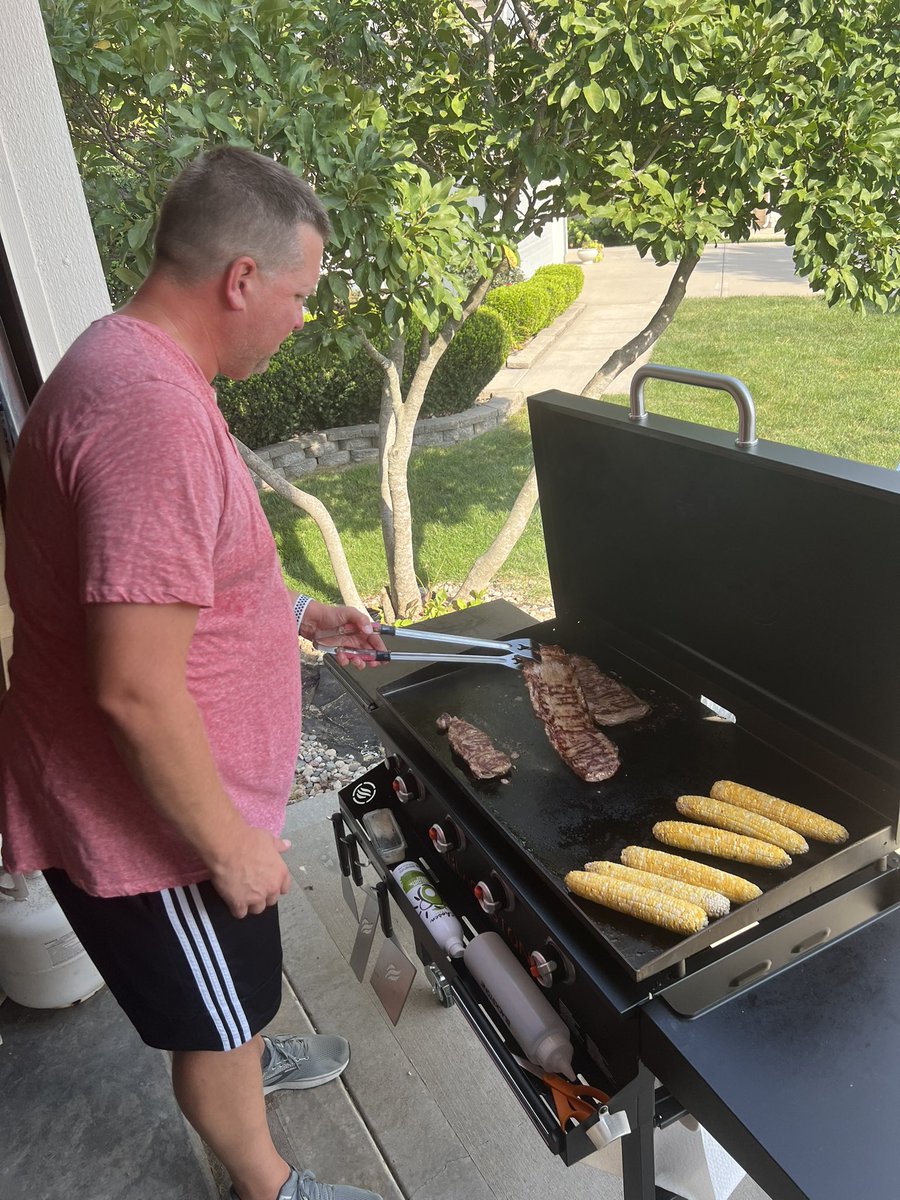 robinruhlman's tweet photo. So lucky to have @johnruhlman to cook us dinner after a long exhausting 1st day of school. Flank steak tacos for the win! #CleanPlatesForEveryone #NeverADullMomentRuhlmanEdition https://t.co/JHEKrve2ex