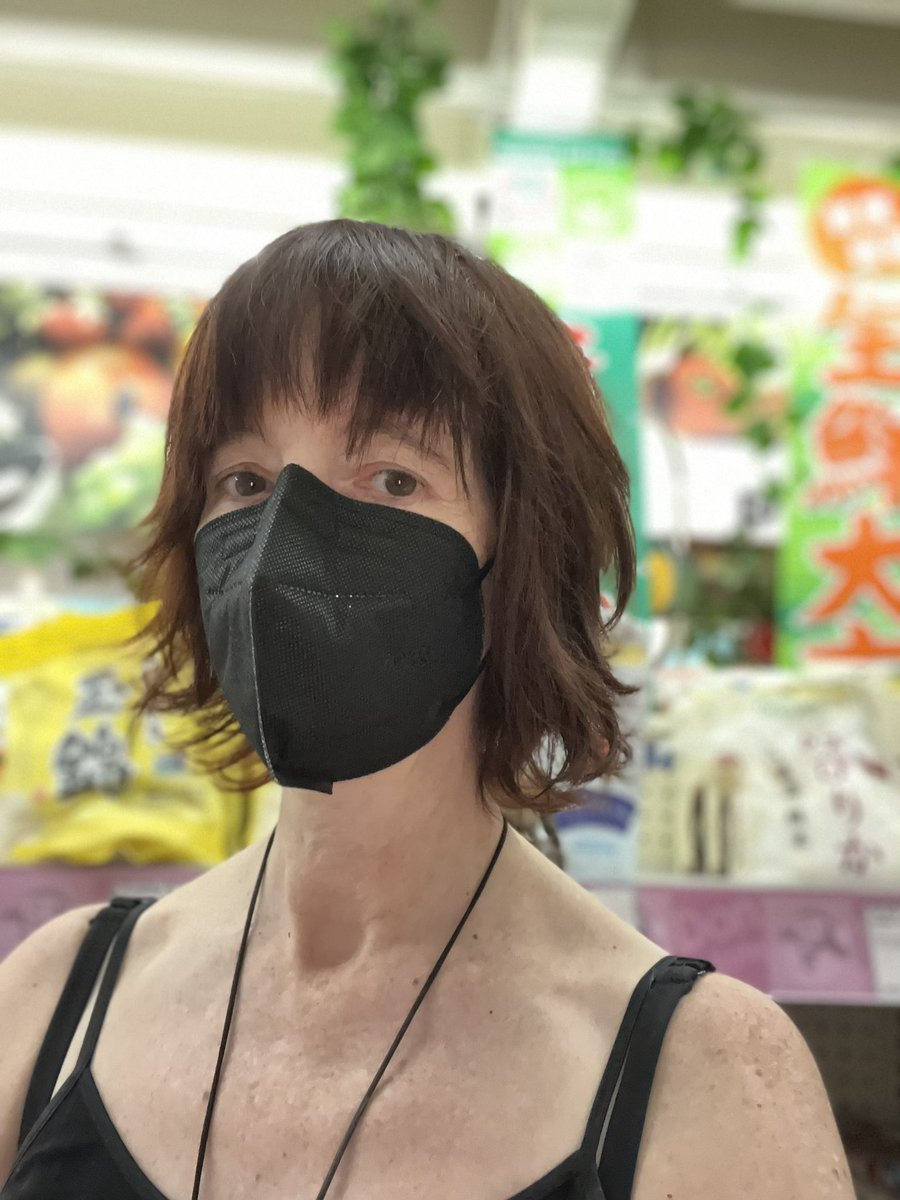 KarenKahler's tweet image. “Don’t go right home,” says my stylist as my appointment comes to a close. “Go out somewhere! Show off your hair!” So here my hair and I are in the parking lot and rice aisle of Marukai Market. Do I know how to party or what? 

#haircut #cutandcolor