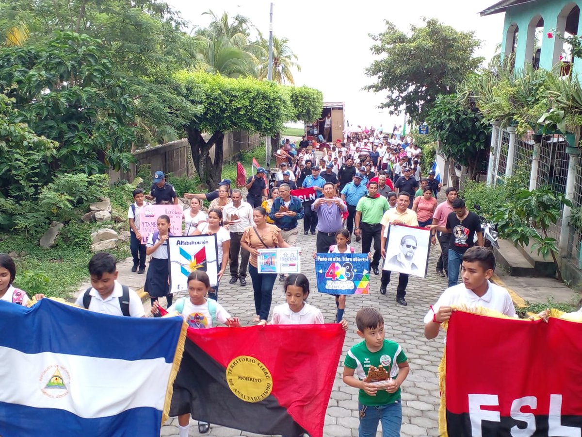 Con la alegría de vivir en Paz la comunidad educativa del municipio de morrito celebramos los 43 aniversarios de nuestra Cruzada Nacional de Alfabetización denominada héroes y Martínez por la liberación de Nicaragua #VictoriasDelPueblo