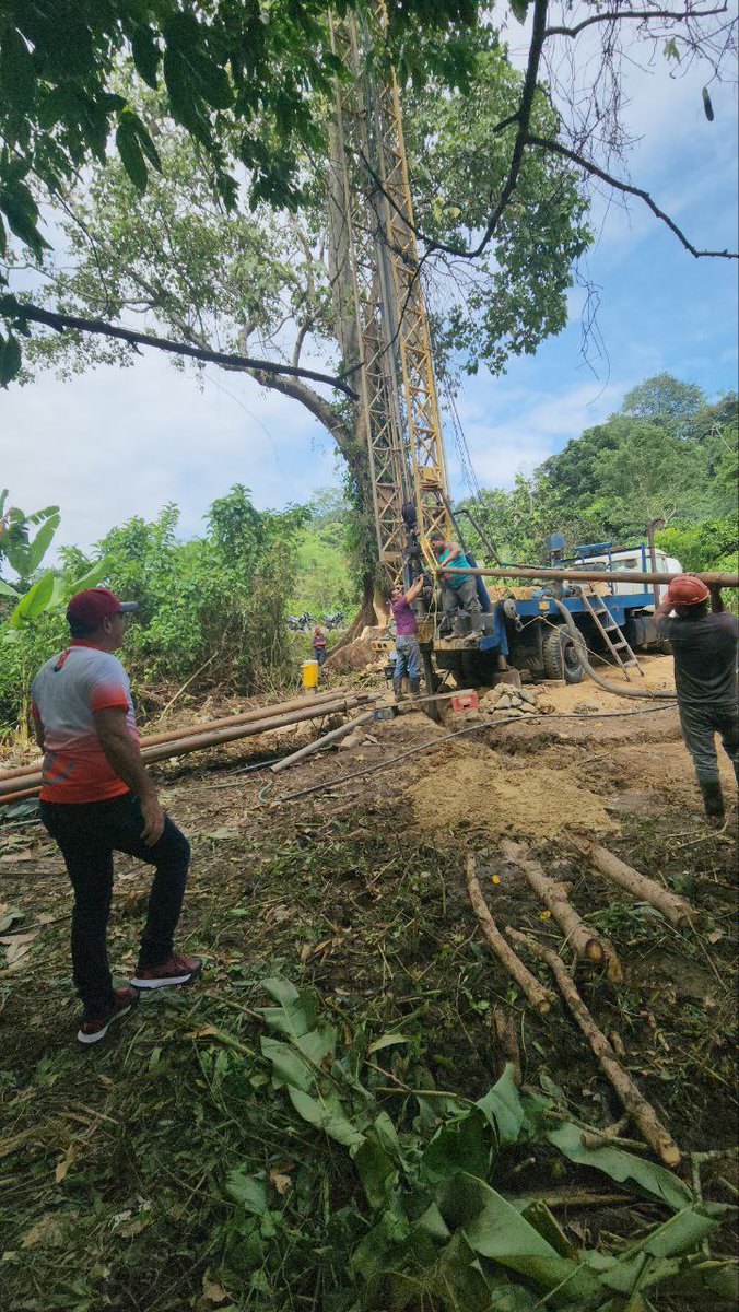 alcaldeiliath's tweet photo. Trabajos de Perforación de Pozo, en la Comunidad de Soro, el cuál también beneficiara a las Comunidades de: Cangua, La Ceiba, La Cora, y a más de 450 Familias. Gracias a Nuestro Presidente @NicolasMaduro, al Ministro Marcos Torres, Gob. @GPintoVzla.
@MinaguasS
@hidrocaribe https://t.co/yInG9wQF06