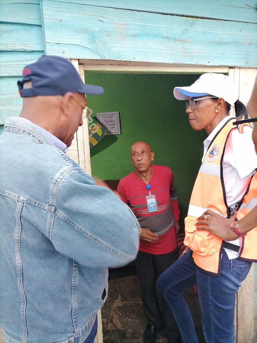 Ponderar el trabajo de la gobernadora Martina Pepen, los bomberos, la Defensa Civil y las autoridades policiales y militares por su entrega en la preservación de vidas y propiedades ante el paso de la tormenta Franklin. <a href="/luisabinader/">Luis Abinader</a>.<a href="/MartinaPepen/">Martina Pepén Santana</a>