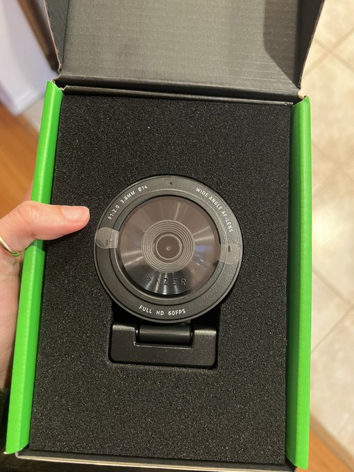 Got a new web cam cuz it looked cool. Let&rsquo;s see how it does https://t.co/U2vCXmEdYT