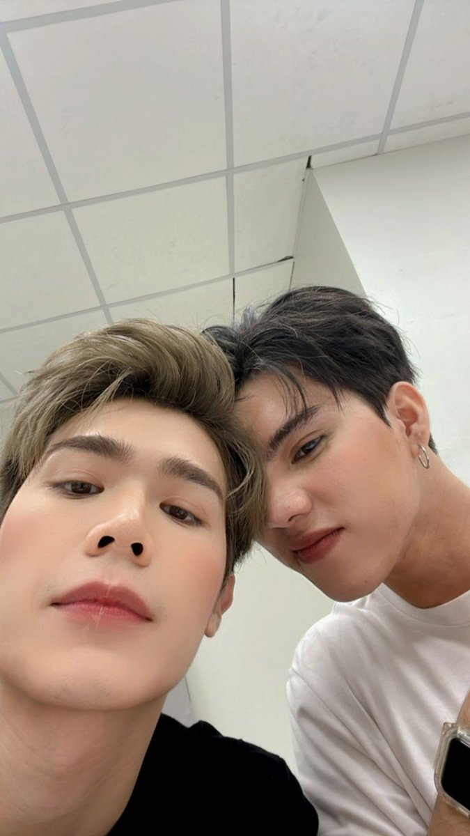 Ker_0sz's tweet photo. Obrigado porsche por ser o melhor namorado do mundo, uma pessoa incrível tanto em on quanto em off, o melhor esposo que qualquer personagem meu poderia ter, te amo tanto em on e quanto em off, nossos momentos serão sempre lembrados 💗 https://t.co/GlFJbH8NDO