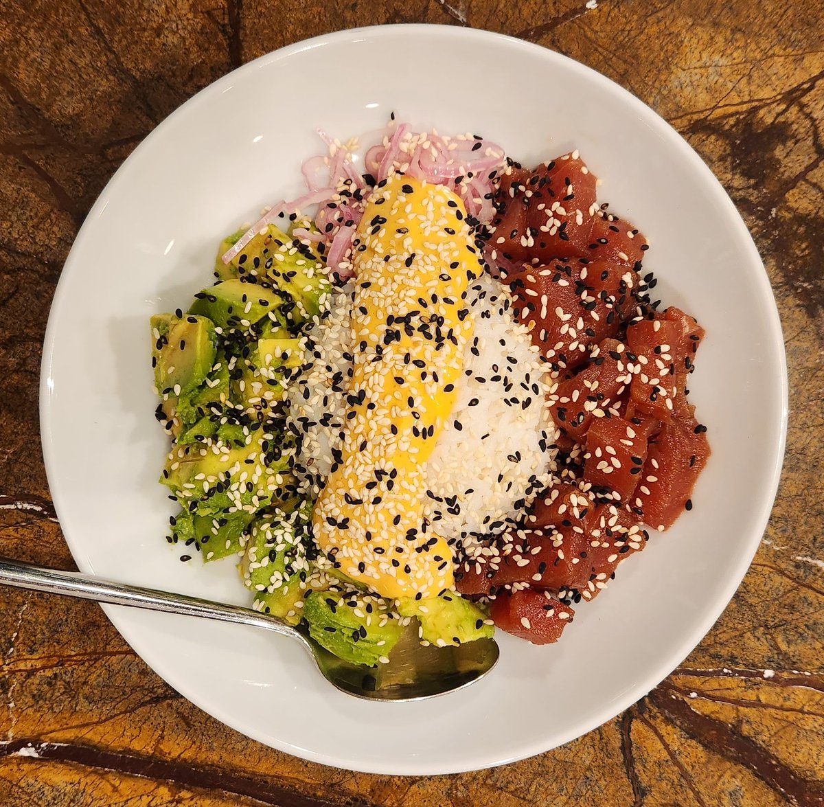 THE BOWL of a writer: #ahi #tuna #pickledshallot #avocado #sushirice #spicymayo #sesame. #cookbook #author #dinner #luckyme. 🐟🔪🧅🥑🍚🌶🥛🤔🤔