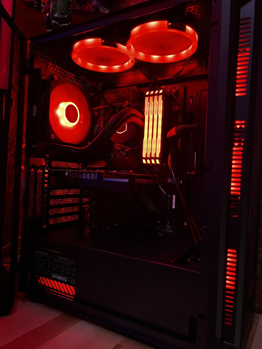 Grayknighted's tweet photo. About to start streaming again. Built myself a new toy. https://t.co/aUDARtuHvU