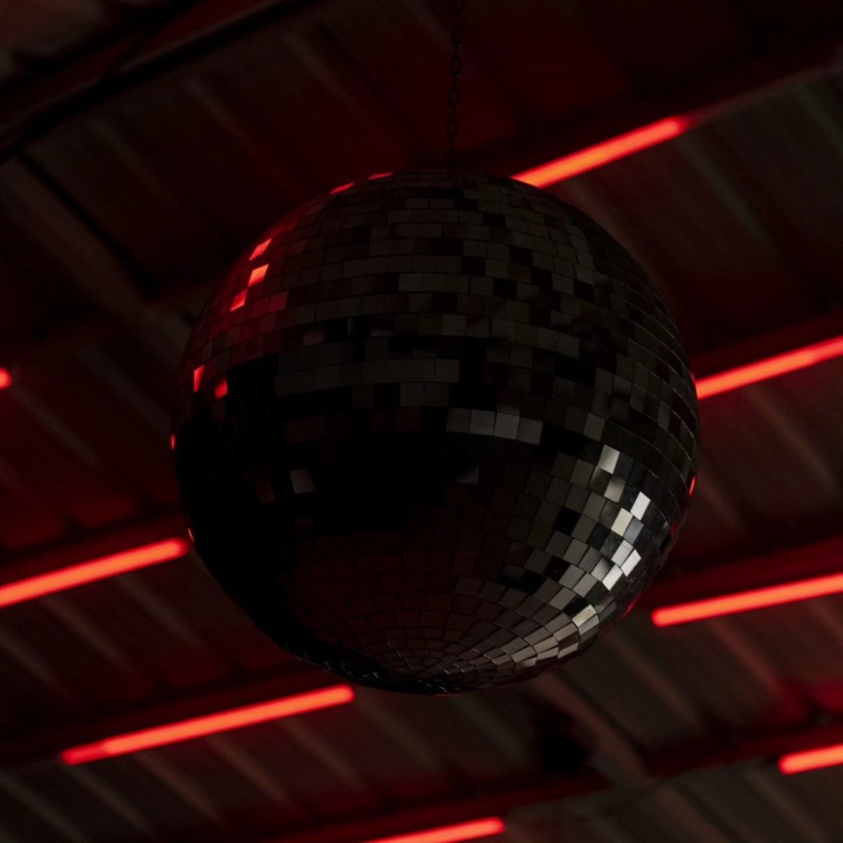 "A Space for the Underground Music Lovers"

Soulful Gathering siempre se ha preocupado por los detalles que hacen que un evento sea un espacio impecable y seguro para sus asistentes.

Esta vez no será la excepción, preparamos un sonido acompañado de selecciones músicales curadas!