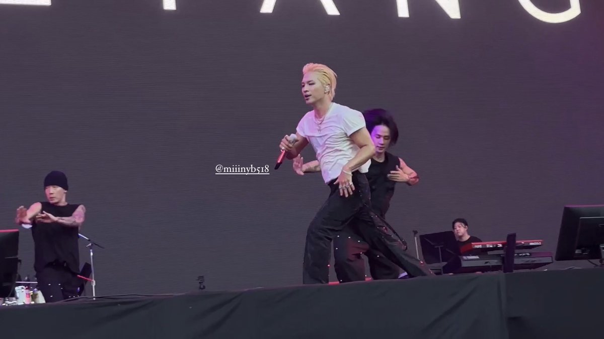 miyb518's tweet photo. SUMMER SONIC 2023
.
走ってるだけでイケメンって何
.
#summersonic #summersonic2023
#TAEYANG #태양 #sol #bigbang https://t.co/VbO9rL69D9