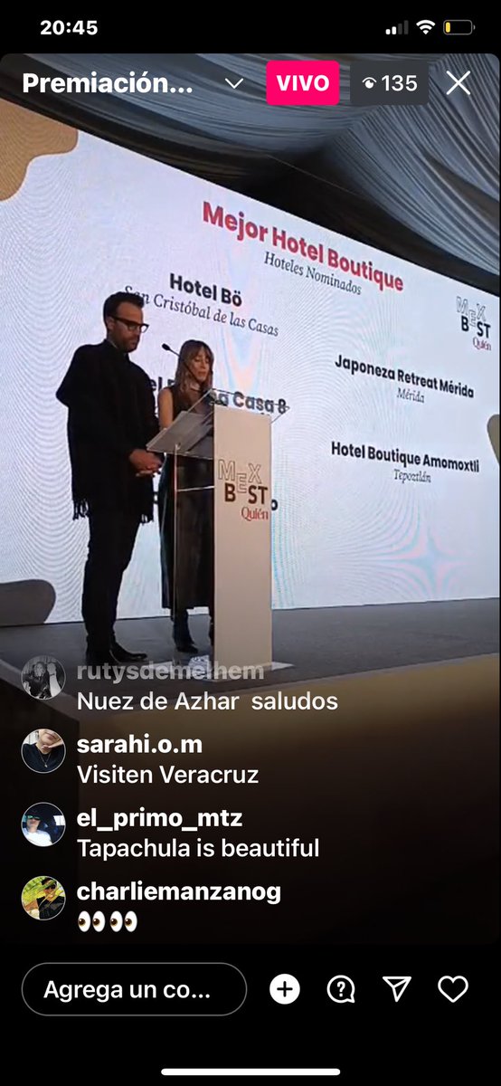 vanesabarahona_'s tweet photo. Que 🐻
Así hoy en los #MexBest de la revista @Quien , en #Puebla !!
Ni un premio para mejor hotel boutique, ni CassualDinning , ni nada !!
Pero vienen a festejar la gastronomía poblana 😝😝 https://t.co/elGR1YjL63