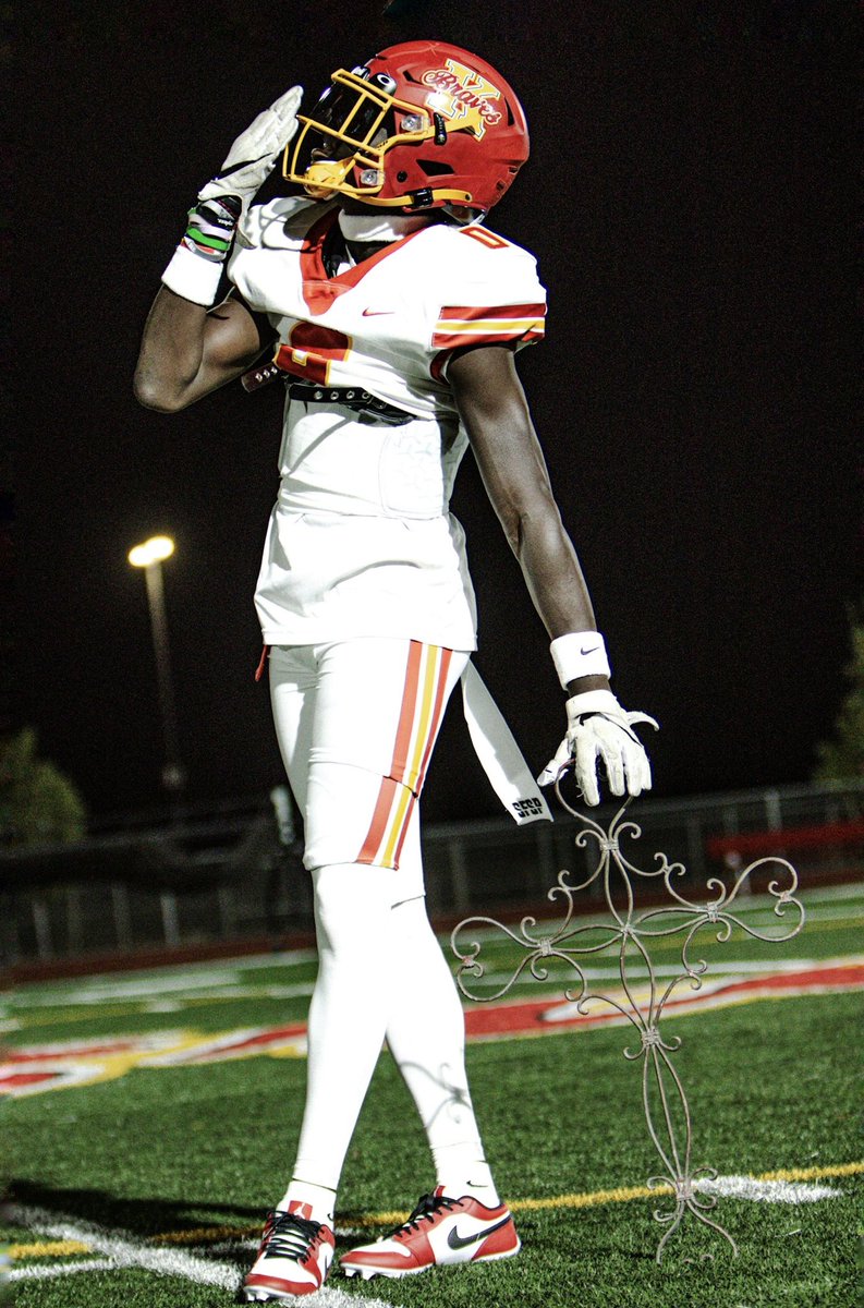 David_Kuku1's tweet image. It get Holy on this Island 🏝️✝️
#NewThreads #NewNumber0
@FBkamiakin @BrandonHuffman @flyguyhuey5 @teamlillard7on7 @ChadSimmons_ @Rivals @CrimRe4per @Rivals 
instagram.com/p/CwJZg-svJhD/…