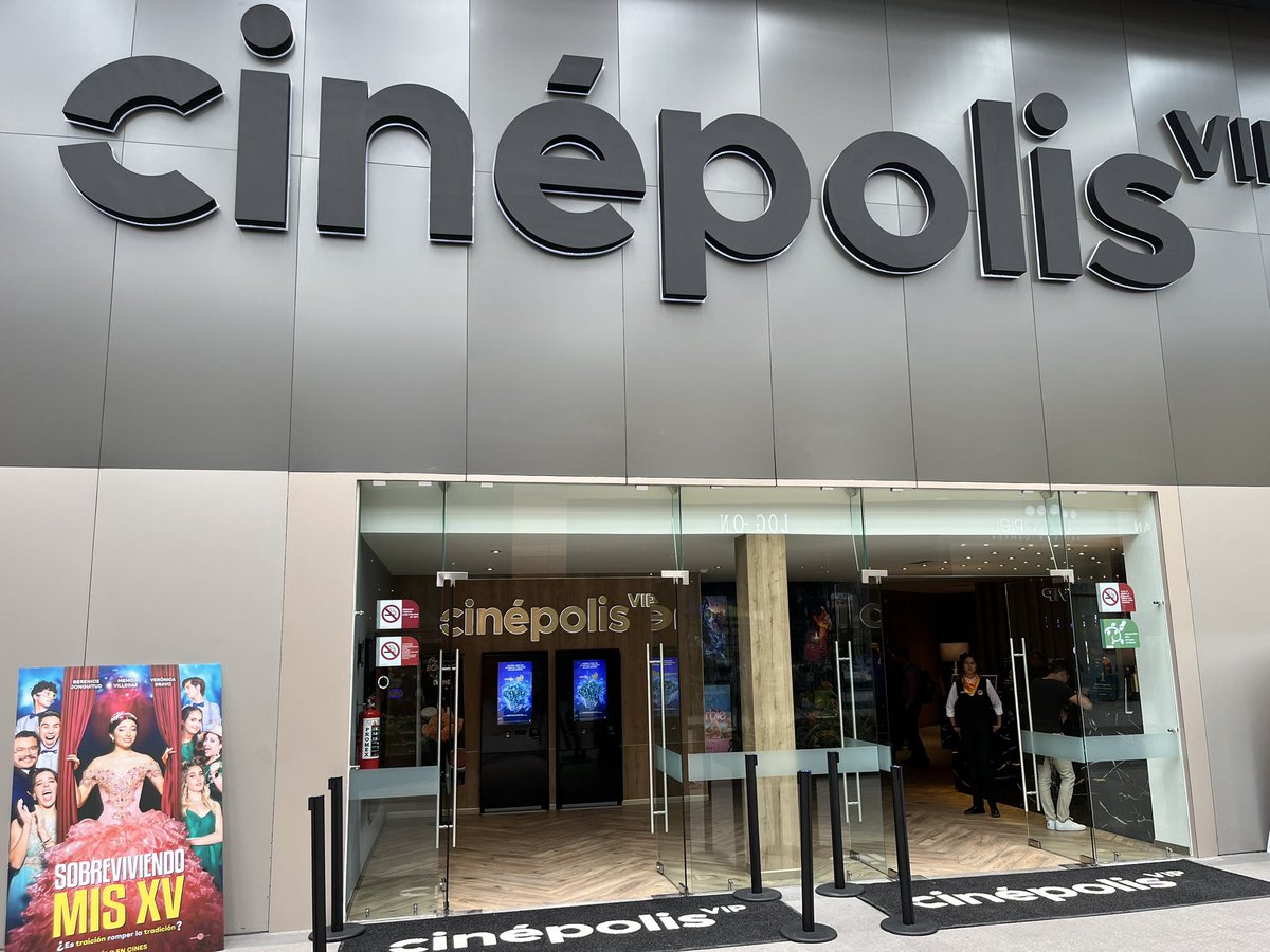 avacu's tweet photo. @SomosCinepolis Tenemos Cinepolis nuevo, en Las Americas Ecatepec, quedó espectacular!! suerte a todo nuestros Cinepolitos en el Estado de México 🇲🇽 https://t.co/Asr9SyZBzR
