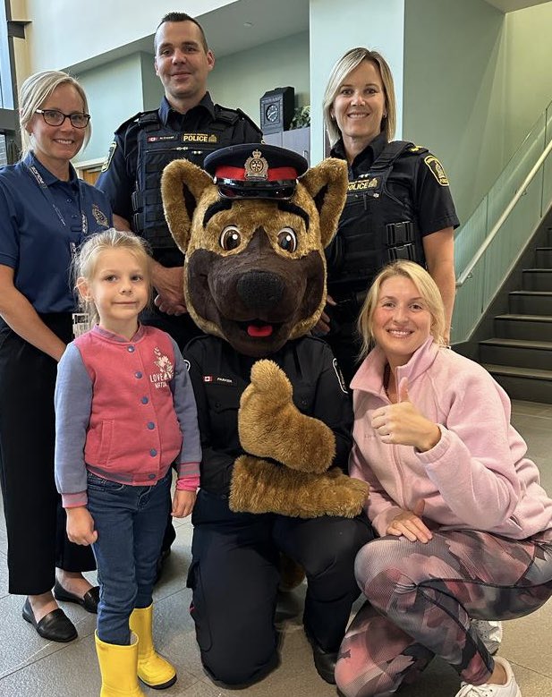 CherriGreeno's tweet image. Had the BEST time today with the BEST @WRPSToday team as we handed out donations from our #BackpackChallenge 🎒

Many smiles, hugs, and giggles were shared by little ones who - because of the generosity of @RegionWaterloo residents - are now ready for school.
#PeopleHelpingPeople