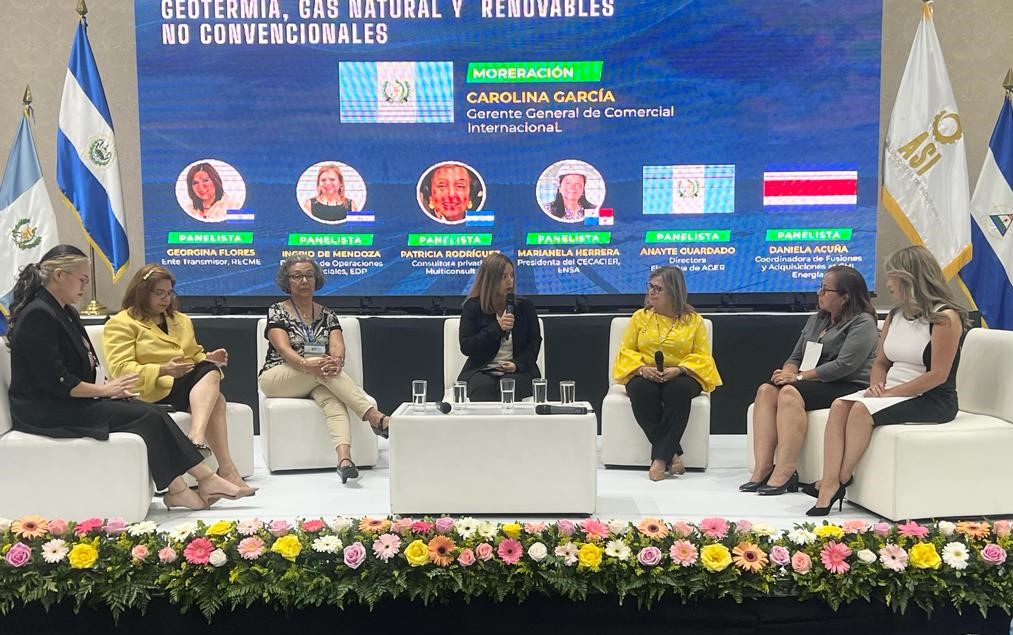 asielsalvador's tweet photo. Perspectivas de la expansión de la generación en la región, Georgina Flores, #RECME Ingrid de Mendoza, #EDP; Patricia Rodríguez #Multiconsult; Marianela Herrera, #CECACIER #ENSA Anayte Guardado #AGER #GUA Daniela Acuña, #CMIEnergía, modera Carolina García #ComercialInternacional https://t.co/LWk6Kokw96