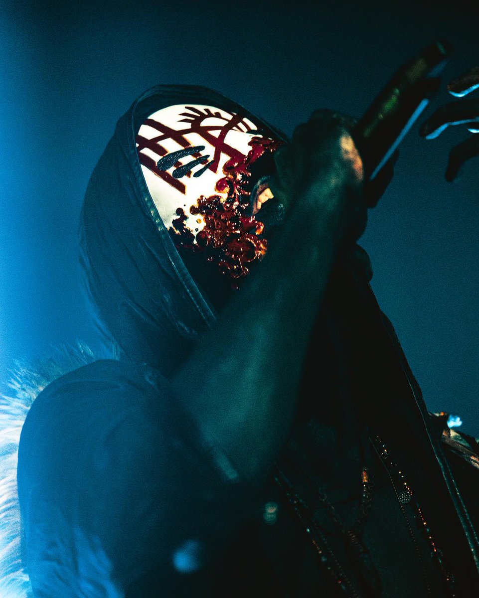 LOOK AT HIM (credits fb Jess Robinson Photo)