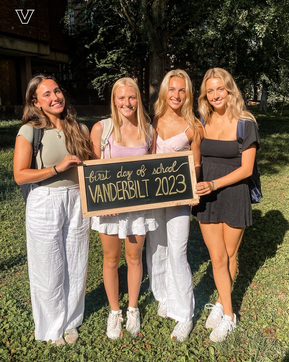 VandyLacrosse's tweet photo. Happy first day of classes, Commodore Nation 🖤💛

#AnchorDown https://t.co/ahQsdb9fWU