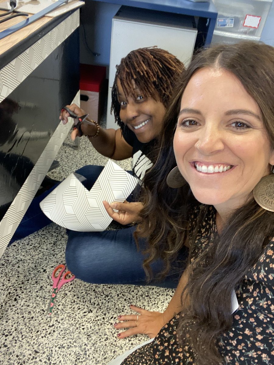 I love when new-ish teachers are back and want me to come help! We talked through first week plans, tweaked a few things, and did a little decorating.👏🏼🍎✏️ #backtoschool #newteachers #WeAreVBSchools