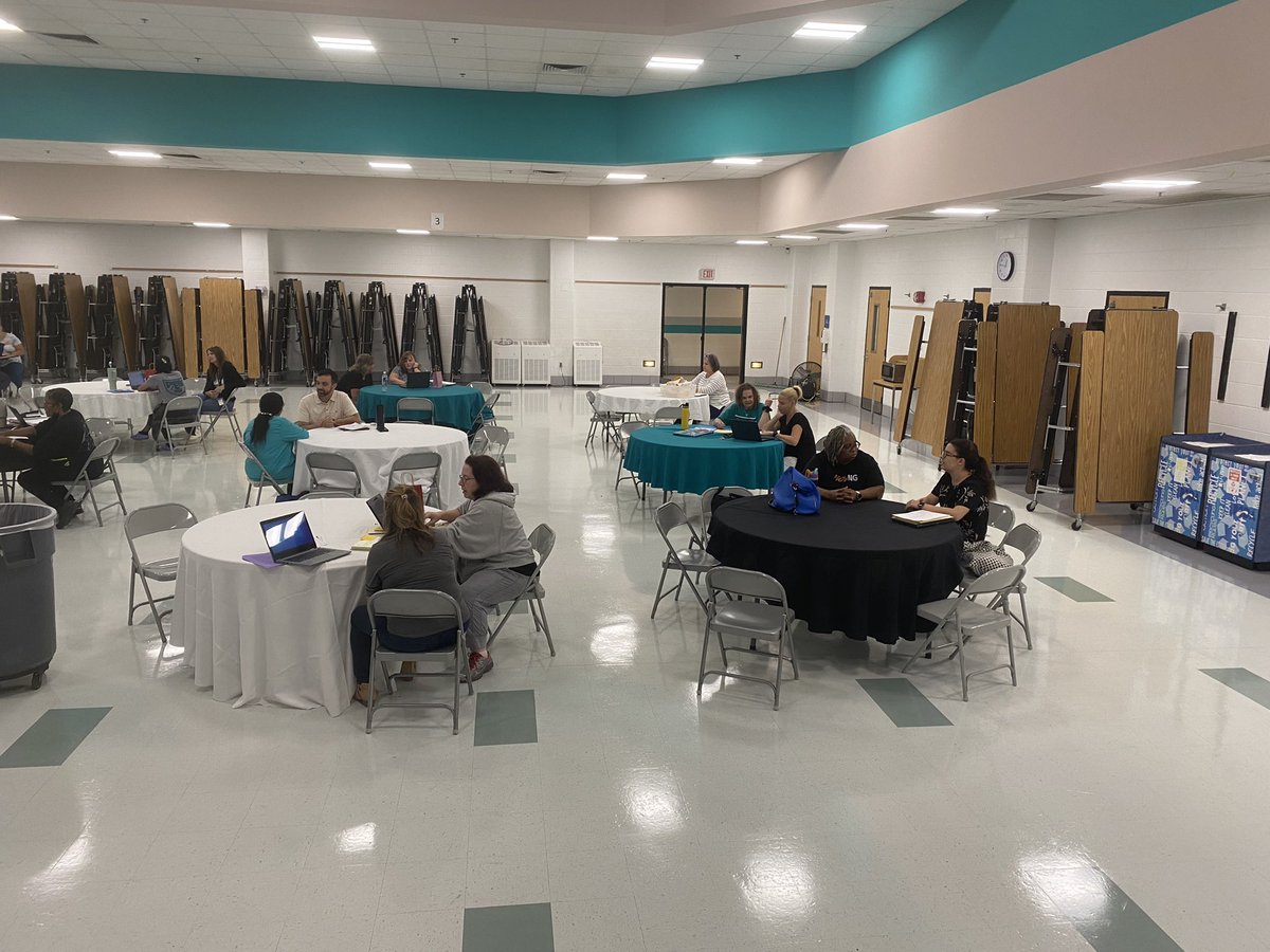 KMS_RTSE's tweet photo. 2nd annual speed dating was a HUGE hit! Teachers and special education teachers and/or paras being able to connect before students come back on Monday is ESSENTIAL to supporting our students. @KMS_PRIN5 https://t.co/XDZ13EQCDi