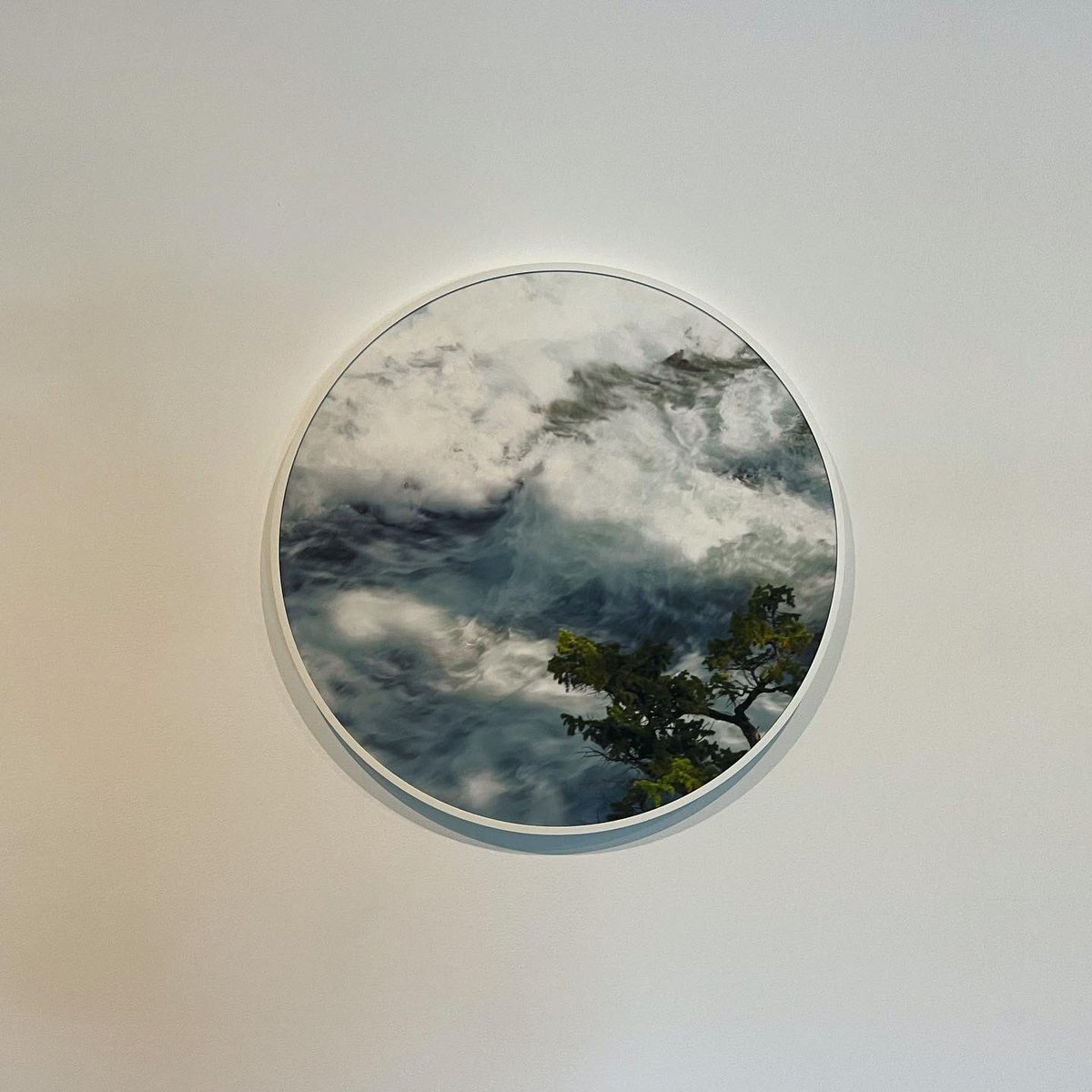 DianaHuson's tweet photo. Round 3… This photo is a special one. It has a #NiagaraOn connection. Anyone know who the artist is? Part of a temporary exhibit at the London Museum… https://t.co/VvKkN2V6go