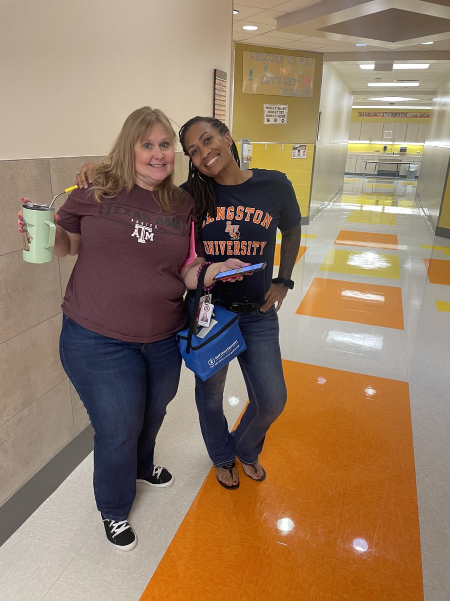 On Wednesday we wear college shirts🥳 #collegereadiness #weareChannelview
#Bobcatpride