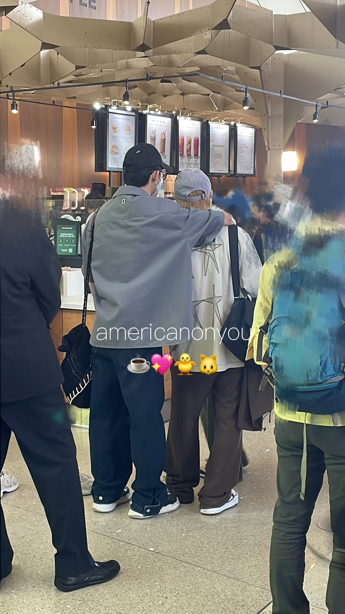 americanonyou's tweet photo. 230819 LAX 커피를 먹고 싶어용~🐥🐱💖 ♡ ʕ≧ᴥ≦ʔ ♡

#WINWIN #윈윈 #董思成 #DONGSICHENG #เตนล์ #텐 #TENLEE #WINTEN #윈탠 https://t.co/Jbjx6CUqvV