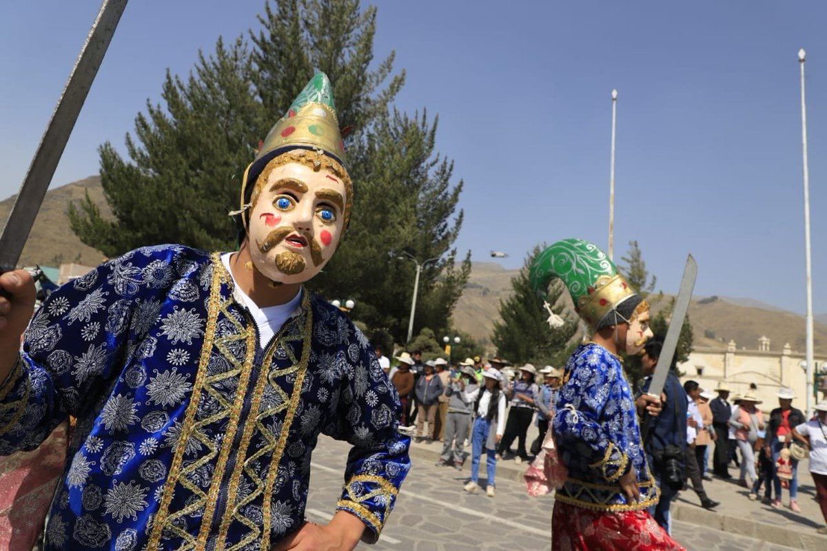 MINCETUR's tweet photo. ¡Yanque se convierte en el quinto “Pueblo con Encanto” del Perú! 🇵🇪✨
El #Mincetur otorgó esta distinción a la localidad de #Yanque, en #Arequipa, que permitirá impulsar el desarrollo del turismo de este importante pueblo del sur del país. 🤩🙌
