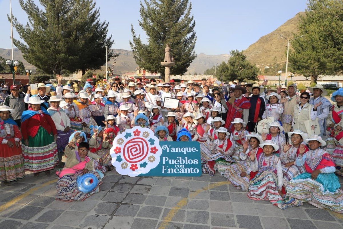 MINCETUR's tweet photo. ¡Yanque se convierte en el quinto “Pueblo con Encanto” del Perú! 🇵🇪✨
El #Mincetur otorgó esta distinción a la localidad de #Yanque, en #Arequipa, que permitirá impulsar el desarrollo del turismo de este importante pueblo del sur del país. 🤩🙌