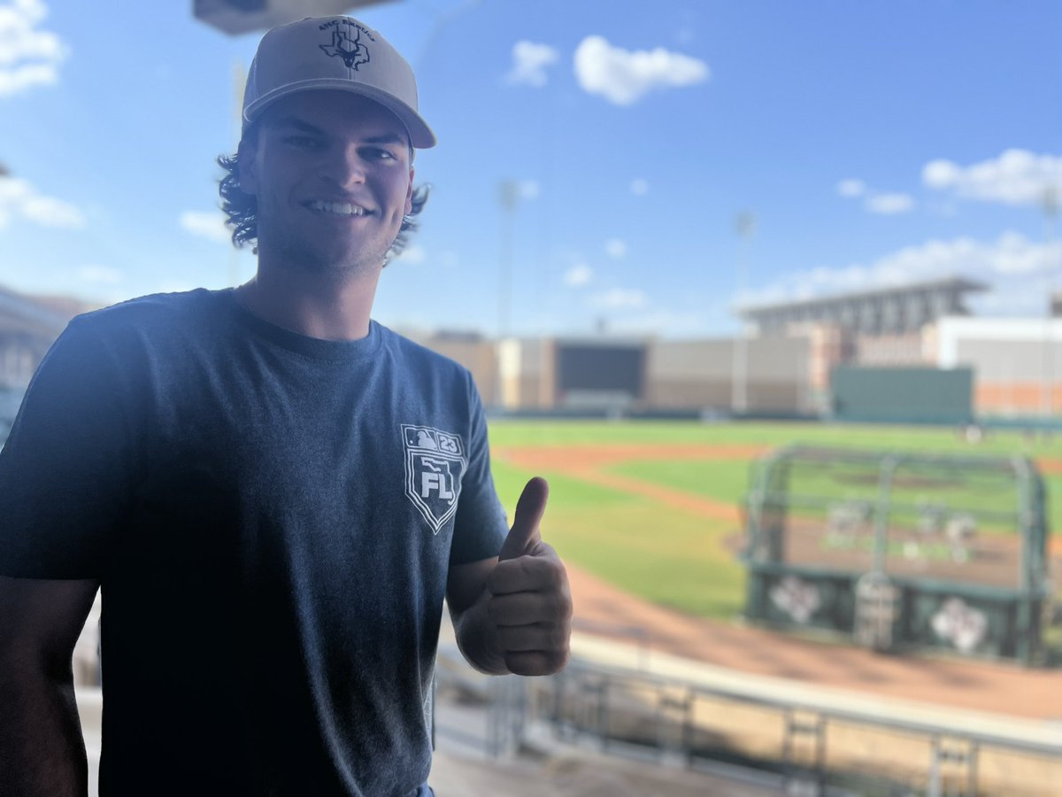 BenScott11_'s tweet photo. Thank you Coach @ncain39 for giving me the opportunity to visit with you and watch y’all practice! Gig ‘Em! Next headed to Florida to put in work this year @IMGABaseball https://t.co/696YDSR3Xs