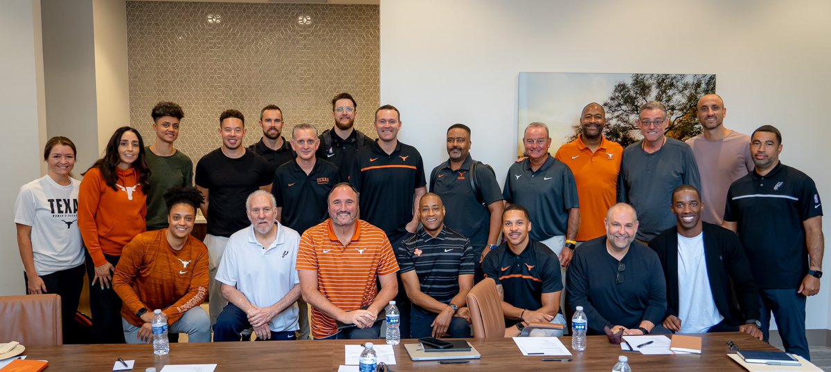 San Antonio Spurs 🤝 Texas Longhorns

The Spurs staff connected with the UT staff to talk all things basketball 🖤🤘