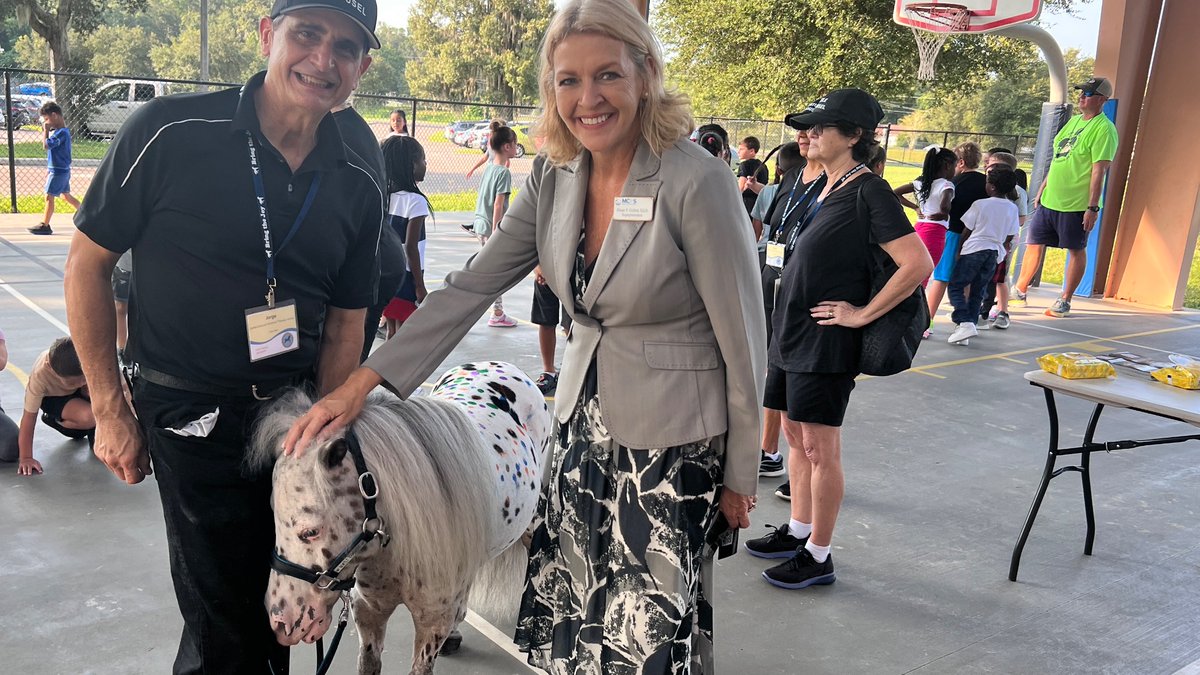 SOEbuzz's tweet image. Busy Early Release Day with Gentle Carousel Event and 5th grade AVID! Thank you Dr. Robinson for your support! Thank you Dr. Gullett for visiting today! @SuptMarion @MCPS_CAO