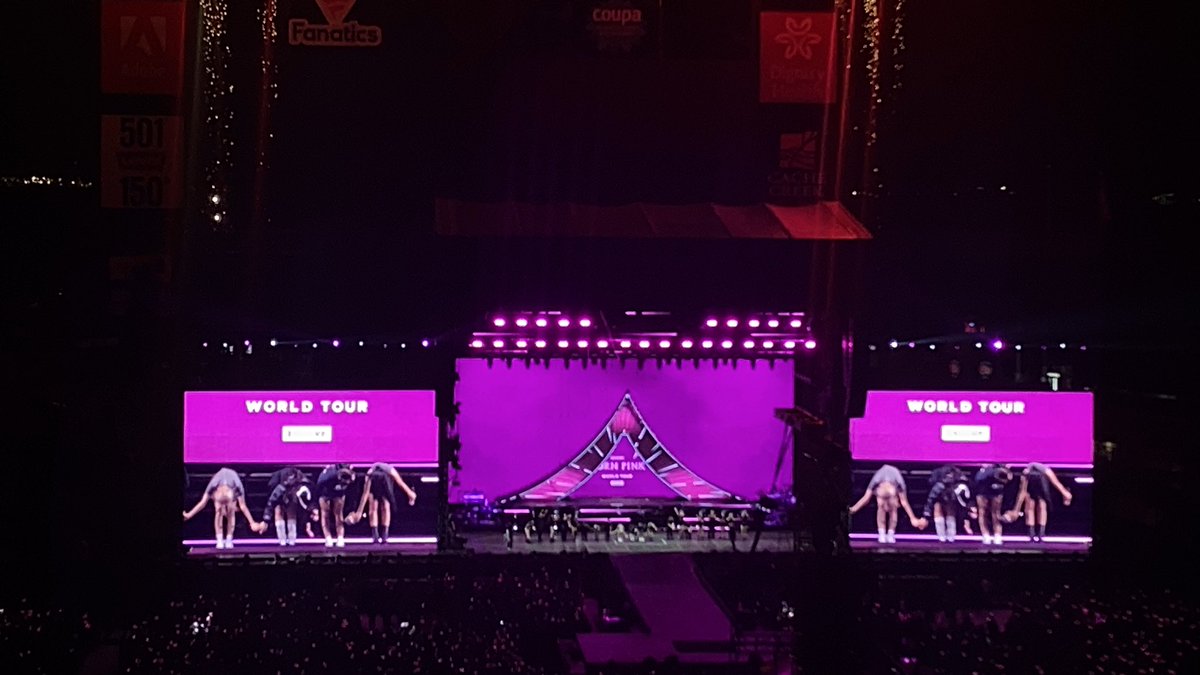 thaiitae's tweet photo. blackpink in bay area 💗🖤
#BLACKPINK_BORNPINKENCORE 
#blackpinkinsf @BLACKPINK https://t.co/mwe9BKTaZD