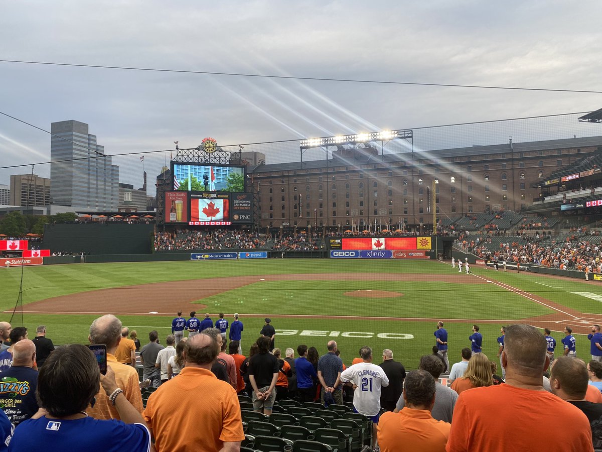 Game number 2 of our roadtrip! Go Jays 😃⚾️ #wetravel #bluejays