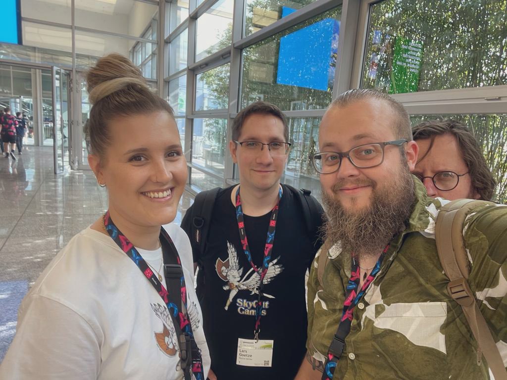 yNaaaaala's tweet photo. So geht ein wundervoller Tag auf der Gamescom zu Ende. @SkycatGames #gamescom2023 https://t.co/upJ0MC7Sgp