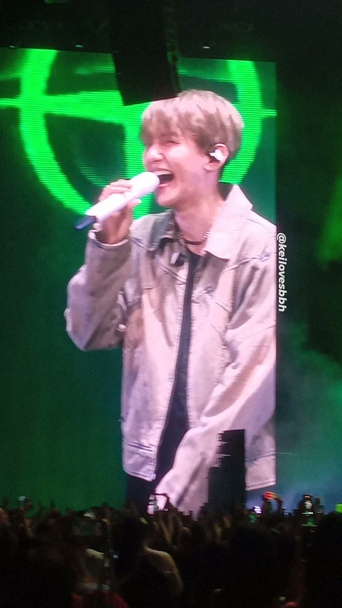 keilovesbbh's tweet photo. De verdad no puedo creer que miré a Baekhyun en vivo, la energía que transmitía era increíble, d verdad que su presentación fué maravillosa ♡
#BaekhyunEnMexico #BAEKHYUN 
#BAEKHYUNxKAMPMTY
@B_hundred_Hyun https://t.co/6gZlvPzUDv