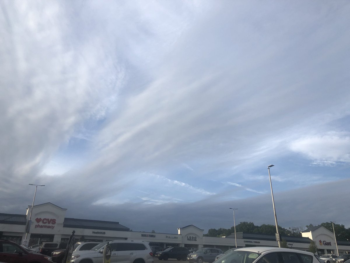 cgbrowndc's tweet photo. Interesting activities in the differing atmospheric levels.  Springfield,VA. @dougkammerer @ChuckBell4 @wtop @StormHour https://t.co/xa9OJrK6Na