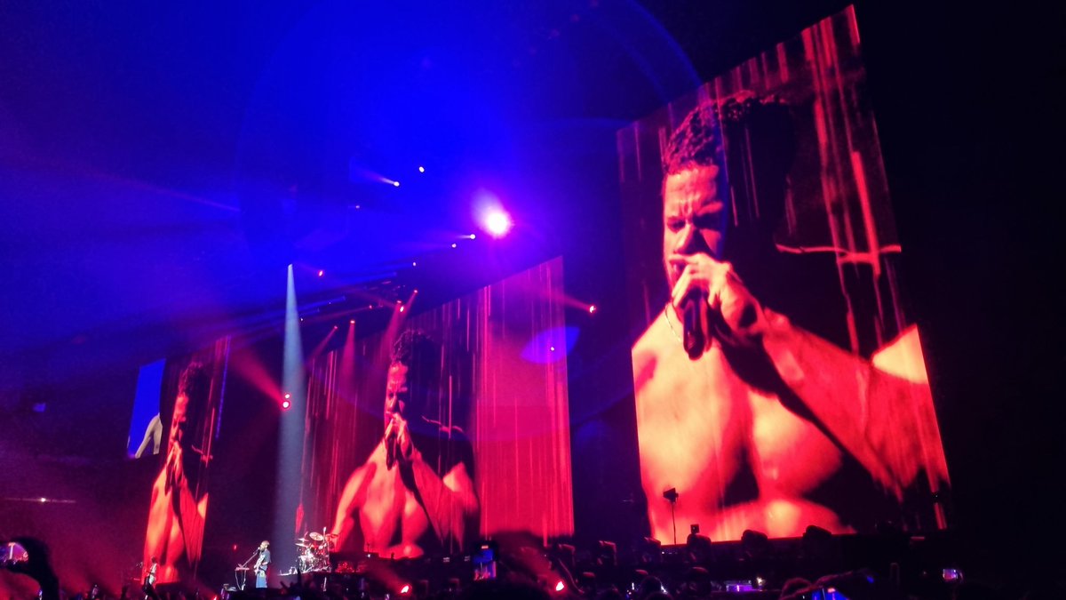 Ennaxore's tweet photo. Juste une soirée incroyable, merci #ImagineDragons d'avoir tout donné sur scène comme ça ❤️
Le bonus, j'attends pas 10 ans pour le prochain concert, on se revoit à Chambord 🥰 https://t.co/Yqdmrz4nN3