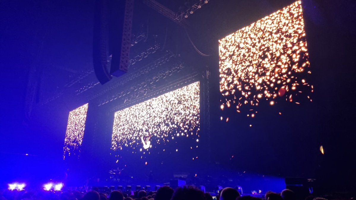 Ennaxore's tweet photo. Juste une soirée incroyable, merci #ImagineDragons d'avoir tout donné sur scène comme ça ❤️
Le bonus, j'attends pas 10 ans pour le prochain concert, on se revoit à Chambord 🥰 https://t.co/Yqdmrz4nN3