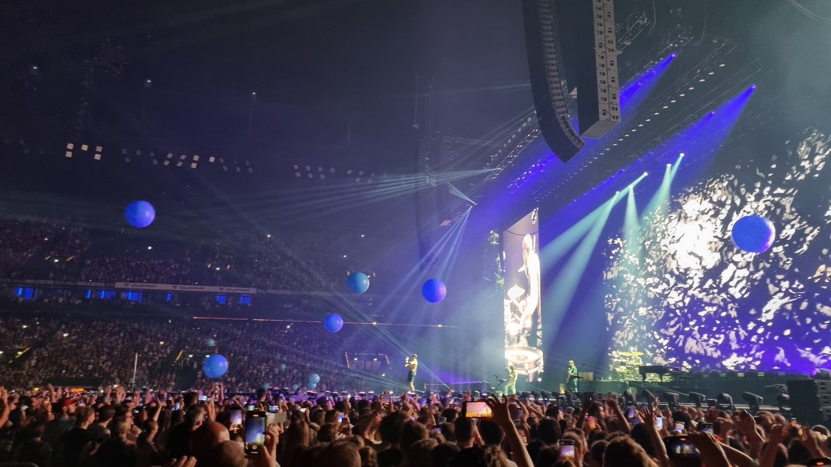 Ennaxore's tweet photo. Juste une soirée incroyable, merci #ImagineDragons d'avoir tout donné sur scène comme ça ❤️
Le bonus, j'attends pas 10 ans pour le prochain concert, on se revoit à Chambord 🥰 https://t.co/Yqdmrz4nN3
