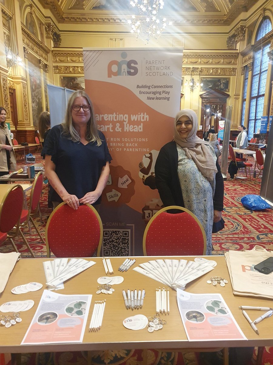 JenPNS's tweet photo. What a fantastic turn out for the #familywellbeinghub event by @GCParentsGroup. Team PNS had a great time and made some amazing connections! @pns2018 https://t.co/LTweEbrSMJ