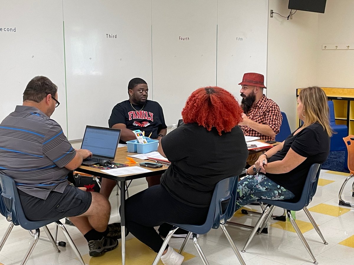 WalterBickettES's tweet photo. Check out our amazing Encore Team being great examples of #SkilledCollaborators & #KeyContributors by establishing common rules! @UCPSNC @AGHoulihan @SusanRodgersS4 @blaise05 @Renee_McKinnon1 @AlfredLeon04 https://t.co/iwu22hoSfp