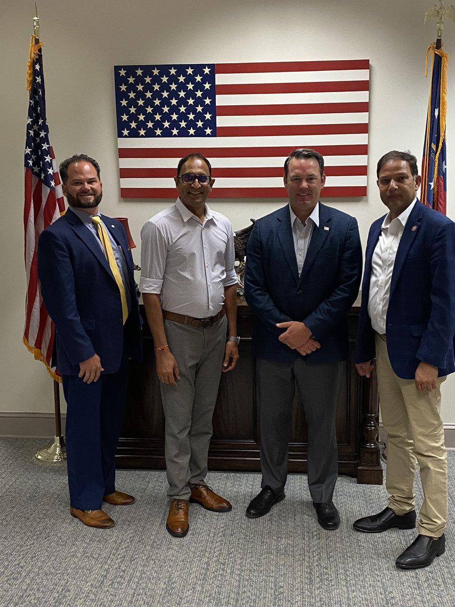 burtjonesforga's tweet photo. Had a great day in Southeast Georgia meeting with so many supporters, colleagues and friends! 

We’re continuing to work hard every day to make Georgia the best place to live, work and raise a family and share our conservative success story across our great state 🇺🇸 https://t.co/i3MCRPH9Yk