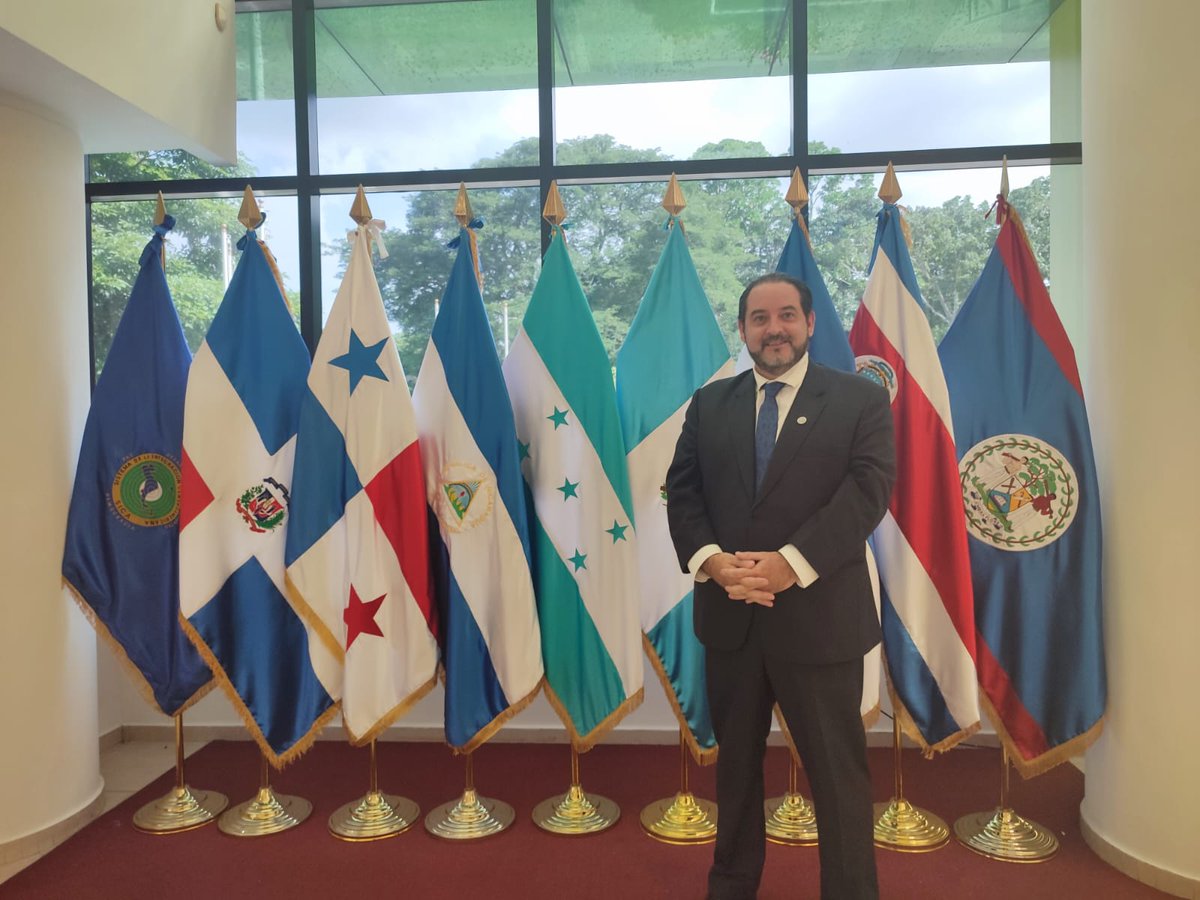 Andrés Rebolledo Smitmans (@andresreboll) on Twitter photo Aquí vamos... a reunión con Secretario General del <a href="/sg_sica/">SICA - Sistema de la Integración Centroamericana</a> <a href="/WernerVargas72/">Werner I. Vargas Torres</a>
Centroamérica es un ejemplo de integración, en particular, en el ámbito energético eléctrico en que su mercado regional aporta seguridad, competitividad y sostenibilidad al sistema. Aquí vamos... a reunión con Secretario General del <a href="/sg_sica/">SICA - Sistema de la Integración Centroamericana</a> <a href="/WernerVargas72/">Werner I. Vargas Torres</a>
Centroamérica es un ejemplo de integración, en particular, en el ámbito energético eléctrico en que su mercado regional aporta seguridad, competitividad y sostenibilidad al sistema.