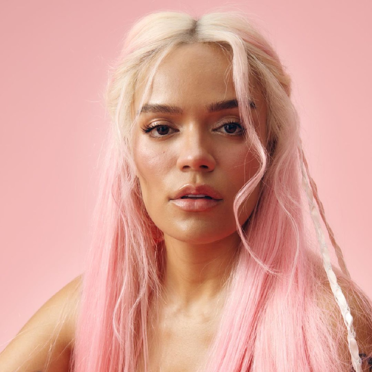 UMusicVene's tweet photo. #LaBichota @karolg está rompiéndola con #MañanaSeraBonito - #BichotaSeason 🦈🎀 What a time to be alive! Cuéntanos cuál ha sido tu canción favorita de #MSBBS
Dale play: https://t.co/wfuCjAgClg
From #karolg
Ayer te vi … Solita
Esa carita Bonita
🎀🌷💭🧸✨🧠 https://t.co/eeBHzVPRMJ