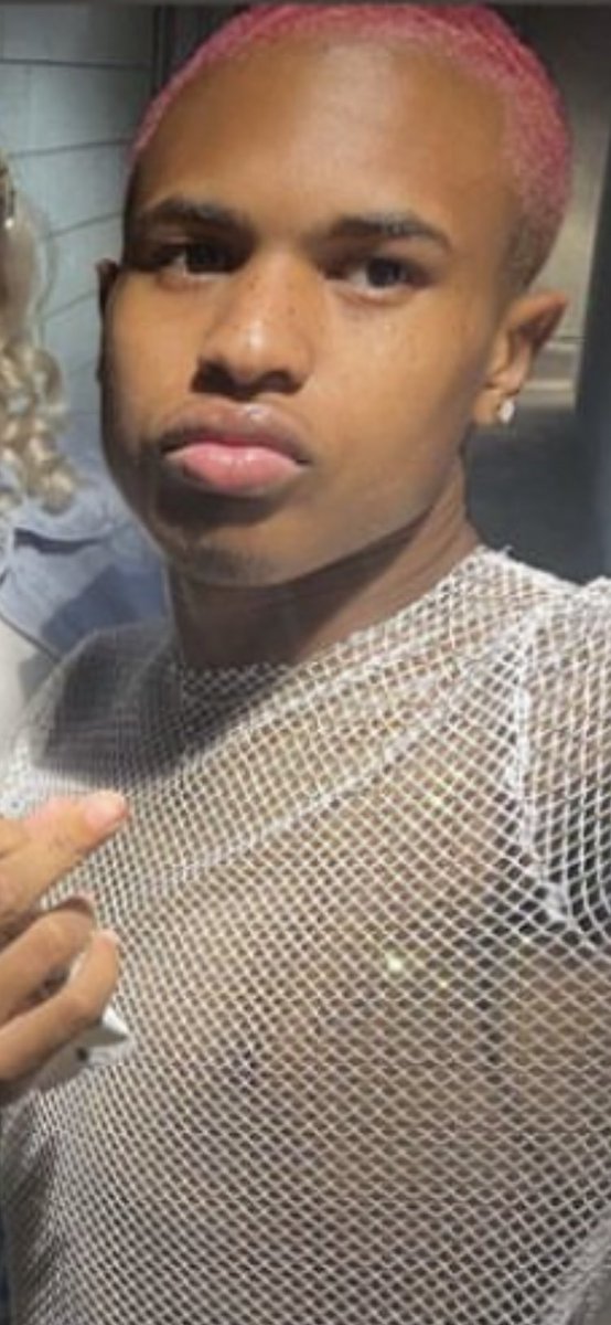 mucllx's tweet photo. you don’t know when to stop do you … u claim ur a man going to Beyoncé in a H&amp;M croptop with some nasty ass cotton candy ass hair .. Andrew Holmes I would hate to continue pressing charges against you and at that ugly ass river monster you call bsf.. you wanna be a twitter gay https://t.co/9m1eFWv73s