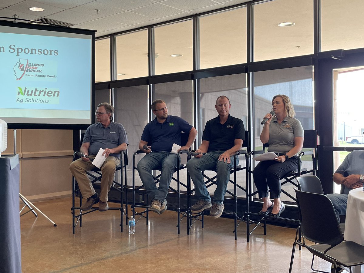 Megan_Miller615's tweet photo. This was an interesting industry panel discussing wheat seeding rates, harvest mechanics, and the importance of bin cleanliness when growing wheat for flour milling at this @IllinoisWheat Summer Forum. https://t.co/MvIYSn6sro