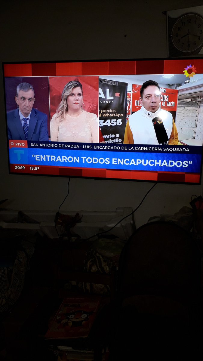 AlaveAgustinM's tweet photo. #saqueos Escuchen la sociedad, los precios suben cada vez más. No hay trabajo ni dejan trabajar. No agarran chorros asesinos y persiguen a los pobres. Debe haber una mezcla de todo.Sin trabajar no se saca el país adelante.Estoy en contra de los saqueo robos.Paren la inflación. https://t.co/OxEXsPByKo