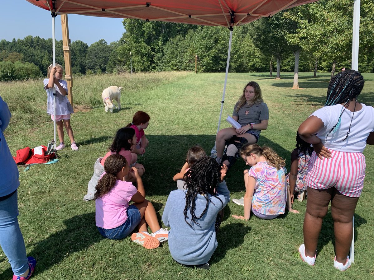 JSMercado's tweet photo. So proud of @jerinpringle1 and @LGHS_HCS Ag students for teaching our littles how to take care of our resident goat and pig #FernLovesClyde #inthegrove @UGE_HCS https://t.co/DxLAqb5UOQ