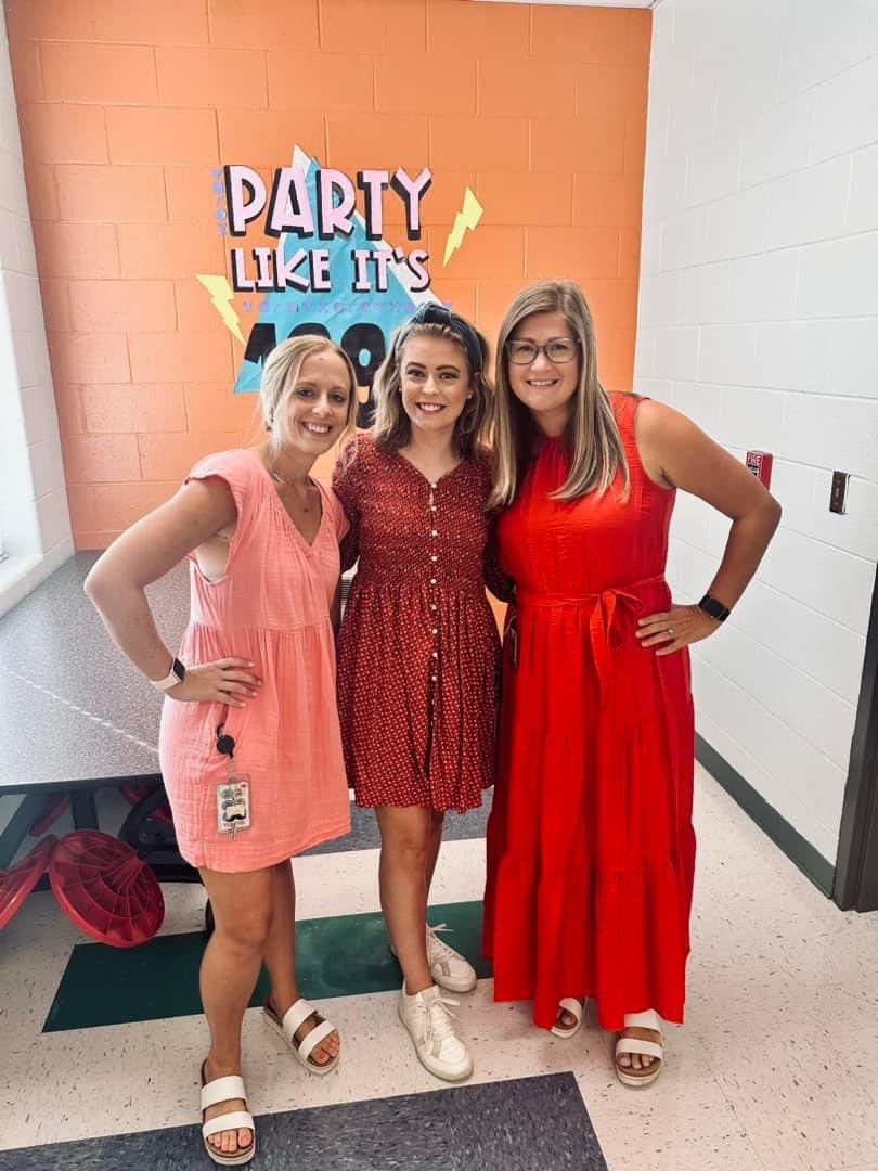 LillianSchuElem's tweet photo. Seems there was a pink and green trend at Schumacher today! #LPSFirstDay23 https://t.co/q8irYq3dZN